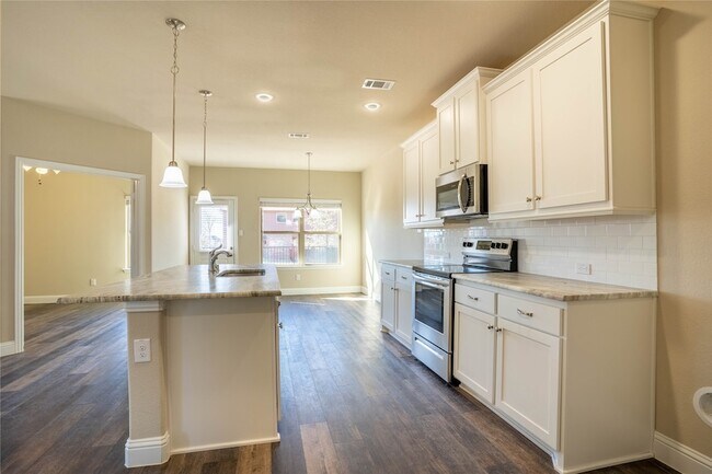 Building Photo - 6819 Topaz Dr