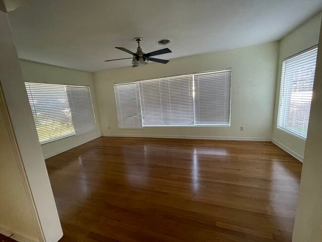 Building Photo - 386 Croton Dr