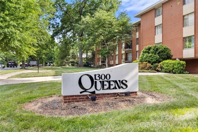 Building Photo - 1300 Queens Rd