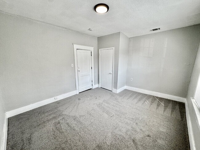 Building Photo - 1478 S Willet Street