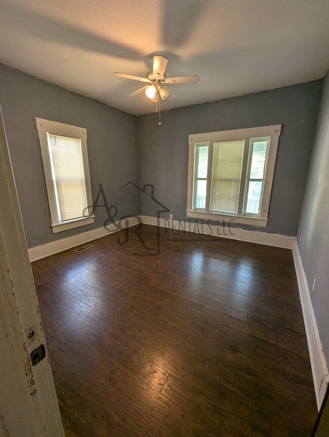 Building Photo - 115 W Monroe St