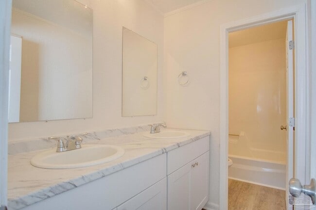 Building Photo - 4725 Clara St