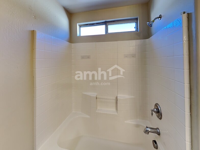 Building Photo - 5330 W Albeniz Pl