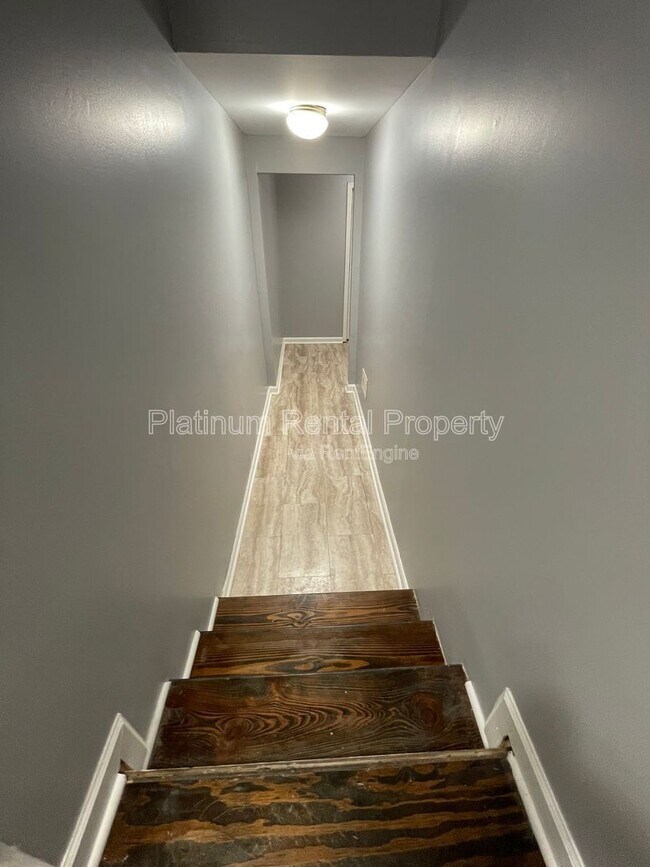 Building Photo - 4204 N Mountain Rd NE