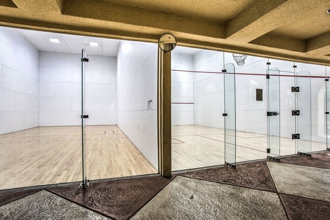 Building Photo - Beautiful, partially furnished 1 bedroom with a view of the Sphere!