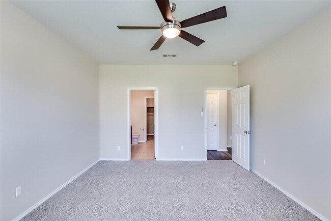 Building Photo - 216 Golden Butterfly Dr