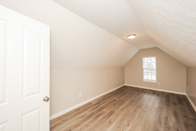 Building Photo - 41 St Charles Pl