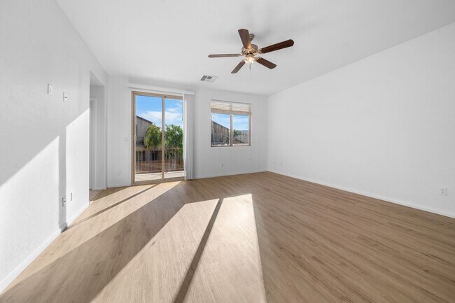 Building Photo - Well-Maintained 4-Bed, 3-Bath Home in Gated Community