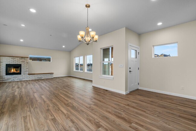 Building Photo - 899 NE Discovery Loop