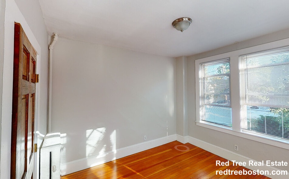 Building Photo - 5 Elmer St