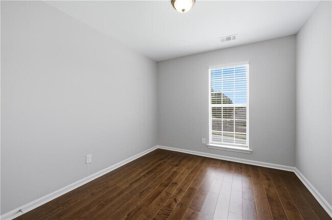 Building Photo - 1098 Village Creek