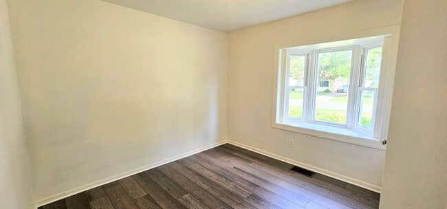 Building Photo - 1519 Baker Dr