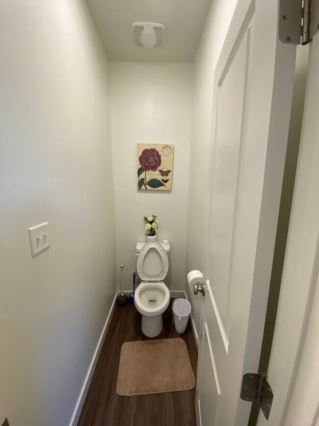 Building Photo - Welcome to the Best Deal in Town. Fully furnished 4 BD 2 BA house on a corner lot