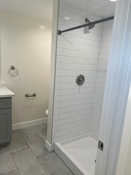 Bathroom - 17527 Tribune St