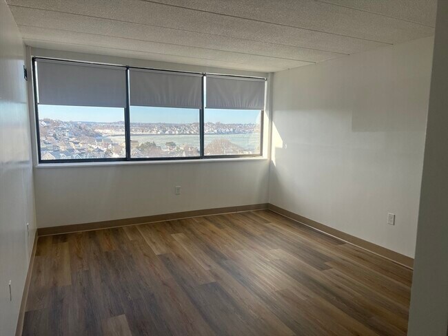 Building Photo - 1 Pond St