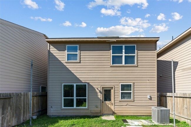 Building Photo - 11017 Panther Ct