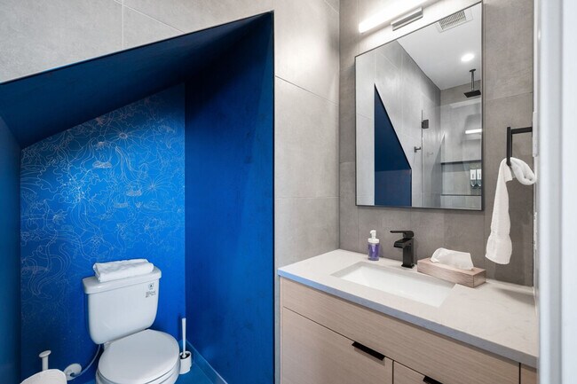 Building Photo - 4510 1st Ave NE