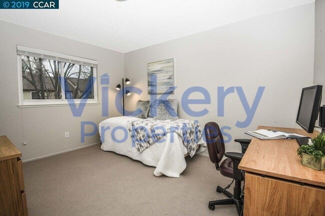 Building Photo - Beautiful 3 Bd/2.5 Ba, 1506 sf Concord tow...