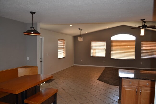 Building Photo - Lake Weir - Bird Island Rental - 5/3/2 Water Front Living at it's Best! ****