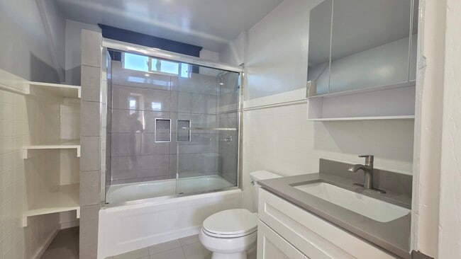 Building Photo - 1590 Underwood Ave