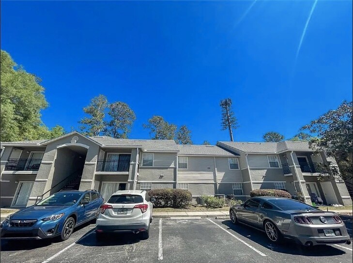 Building Photo - 3705 SW 27th St