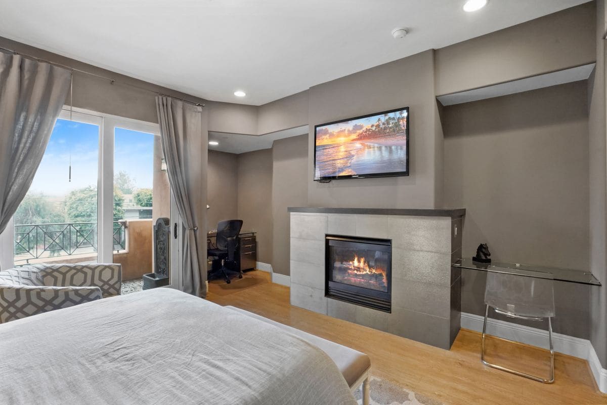 Building Photo - 16123 Sunset Blvd