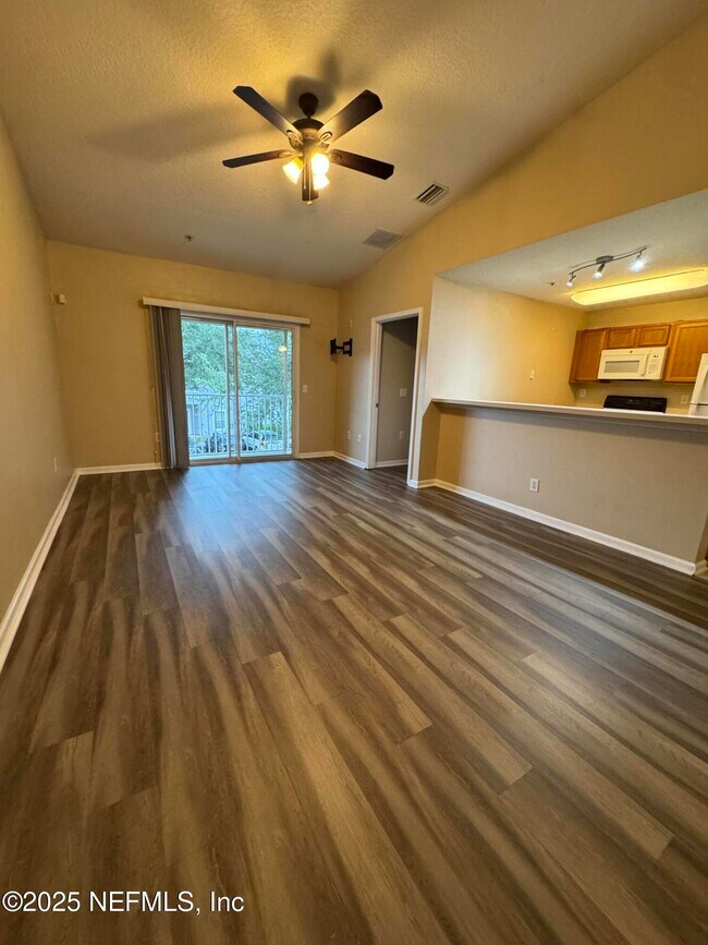Building Photo - 6093 Maggies Cir
