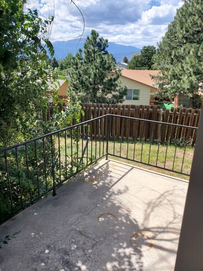 Building Photo - 5528 Fiesta Ln