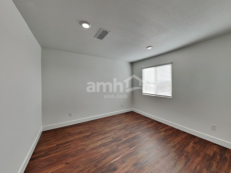 Building Photo - 6622 S 42nd Ln