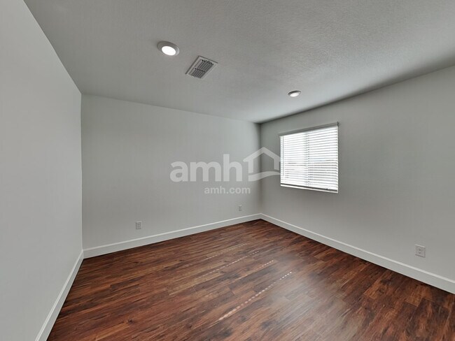 Building Photo - 6622 S 42nd Ln