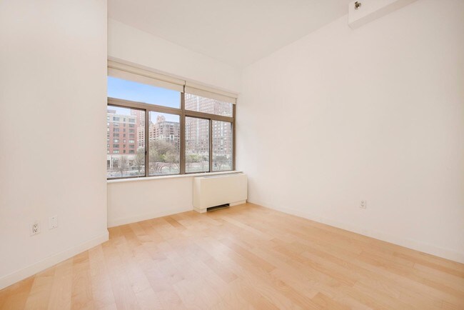 Building Photo - 2 Bedroom @ 90W !