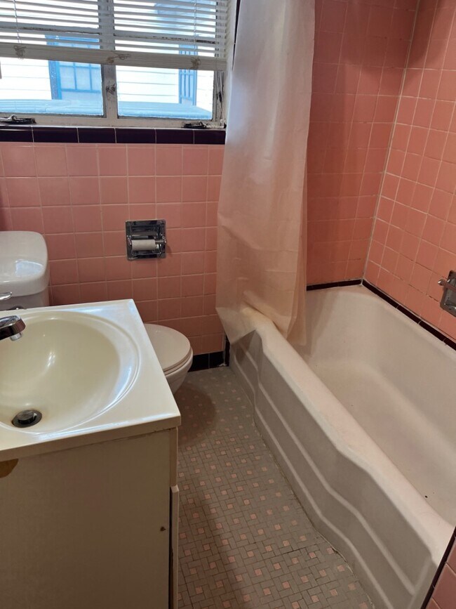 Building Photo - 1126 Bailey Ave