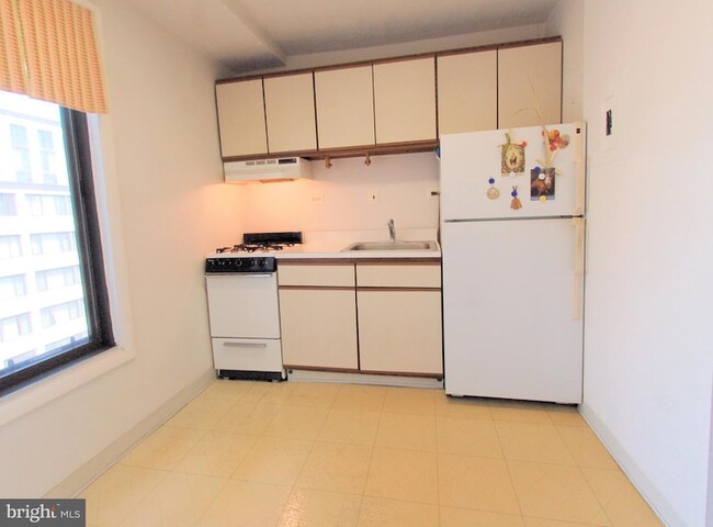 Building Photo - 1440 N Street NW Unit 1011