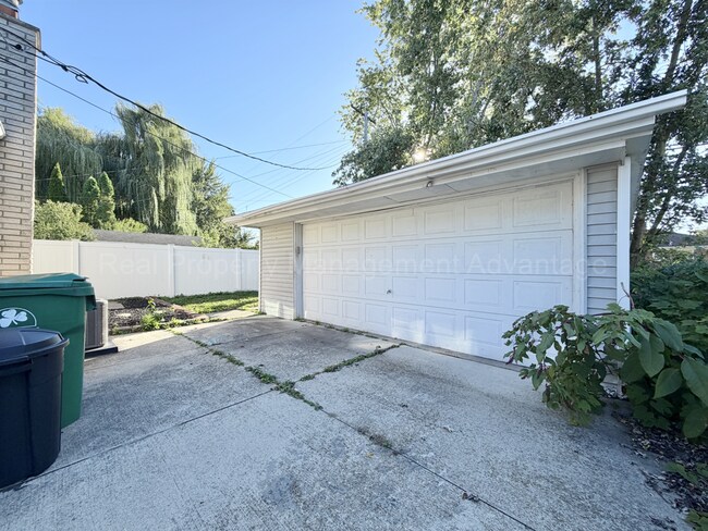 Building Photo - Solid Brick and Renovated with New Kitchen and Two Full Baths!