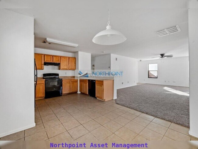 Building Photo - 4BR/2BA | Newly Renovated Single Family Home | 2-Car Covered Parking | Large Yard in Phoenix!