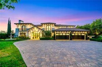 Building Photo - 2037 Delphine Ln