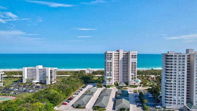 Building Photo - 5051 N Hwy A1A