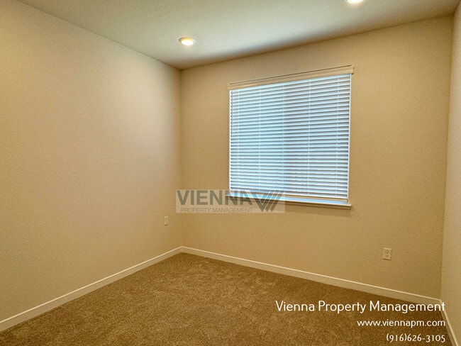 Building Photo - 8064 Pasadena Dr