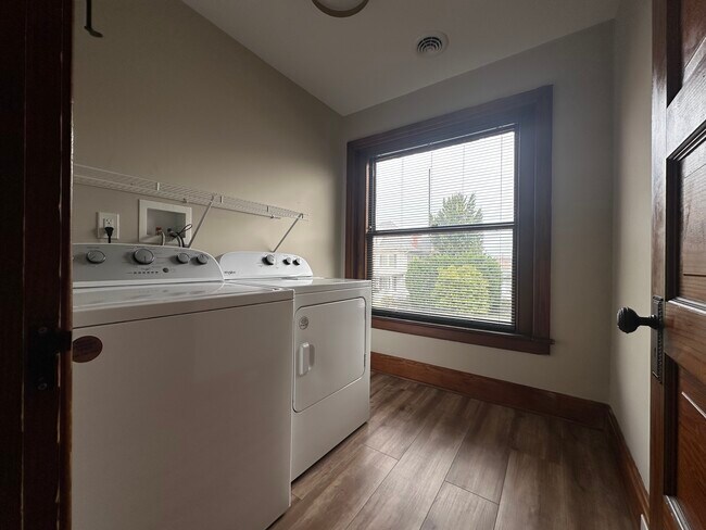 Building Photo - 118 Cocoa Ave