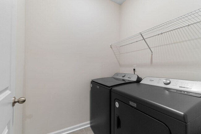 Building Photo - Bell's Lake Circle