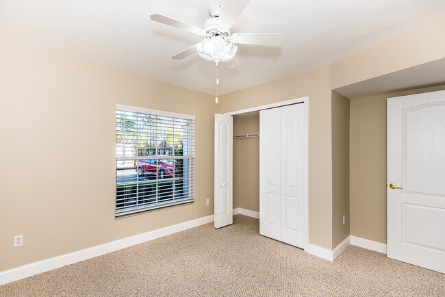 Building Photo - UPDATED GROUND FLOOR CONDO CLOSE TO 1-75