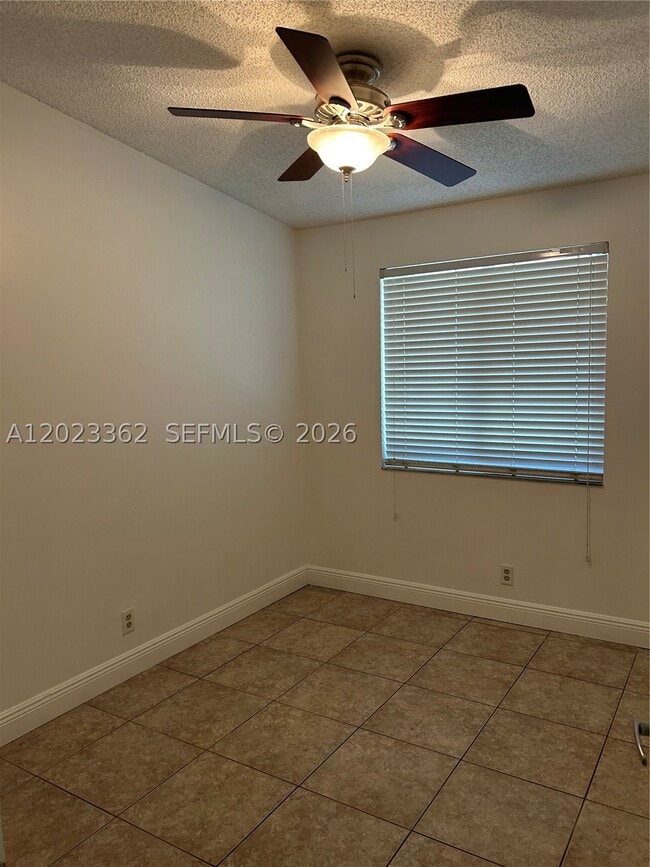 Building Photo - 578 Woodgate Cir