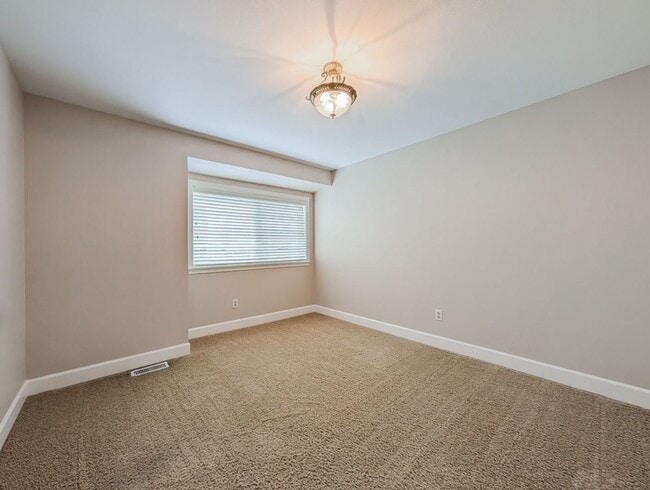Building Photo - Modern and Elegant 3 Bed 2.5 Bath Home Featuring Luxury Finishes & 3-Car Garage!