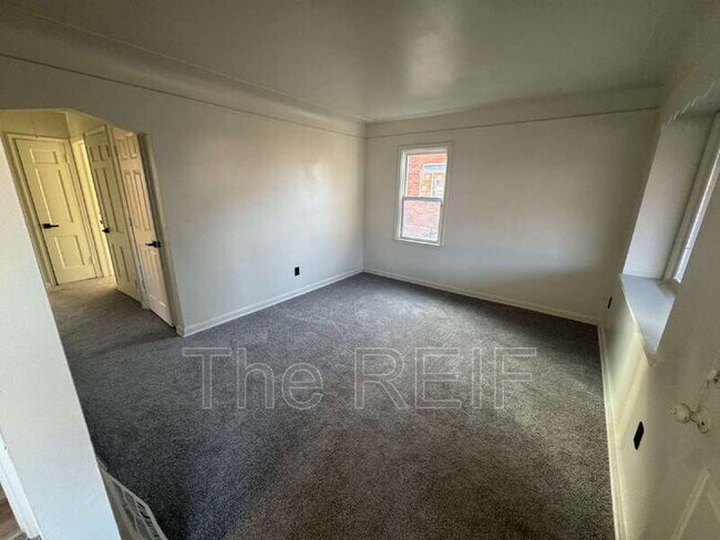 Building Photo - 12600 Duchess St