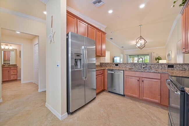 Building Photo - **2 + Den Condo - 1 Car garage - Fully Furnished - Short Term Lease (5.11 - 11.30) **