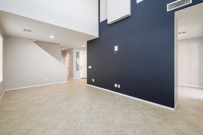Living Room - view towards front door - 1024 E Frye Rd