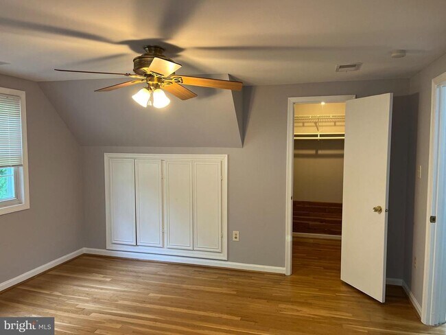 Building Photo - 6803 Dante Ct