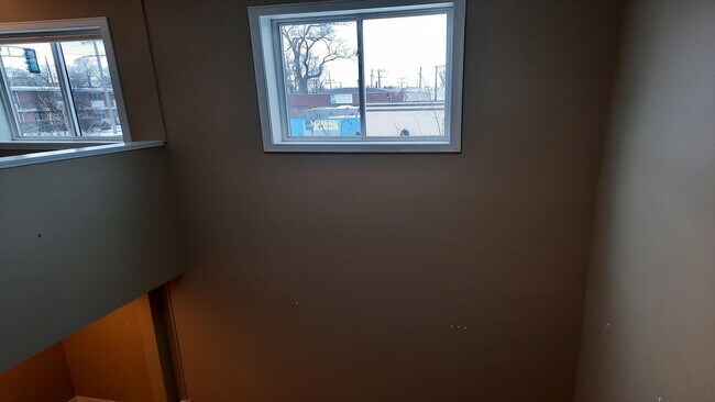 Building Photo - Elevate Your Lifestyle, Stunning 3-Bedroom Loft in Evanston