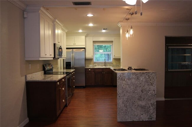 Building Photo - 3125 S Lockwood Ridge Rd