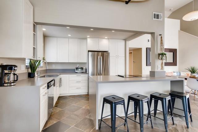 Building Photo - 536 Via De La Valle